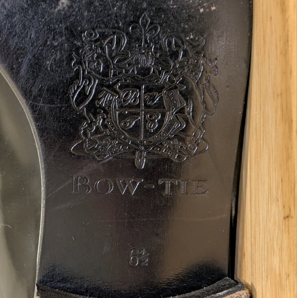 Bow-Tie 6 1/2 Men's Leather Loafers with Black Bows and Skull and Crossbones - Picture 16 of 16